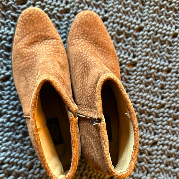 Darc Cuir made in Argentina gold/brown soft textured suede Leather Ankle Boots - Picture 6 of 9